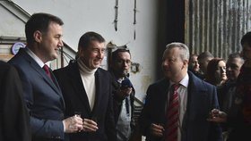Výjezd vlády na Liberecko: Andrej Babiš, ministr Brabec a hejtman Půta při přivítání