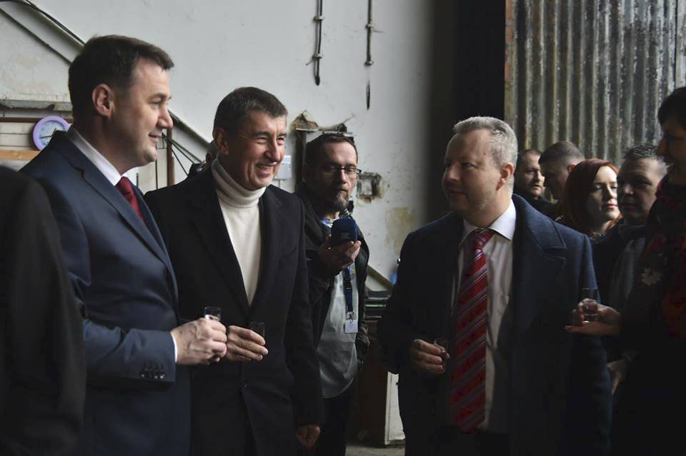 Výjezd vlády na Liberecko: Andrej Babiš, ministr Brabec a hejtman Půta při přivítání