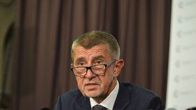 Andrej Babiš (ANO) při uvedení Lubomíra Zaorálka (ČSSD) do funkce ministra kultury