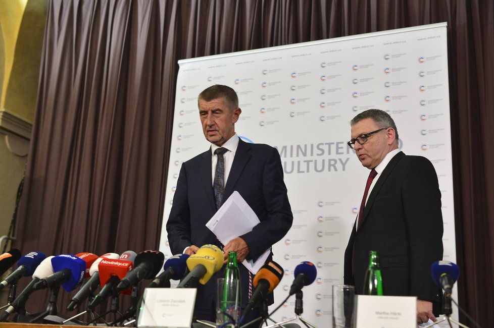 Andrej Babiš (ČSSD) coby premiér uvedl Lubomíra Zaorálka (ČSSD) do funkce ministra kultury.