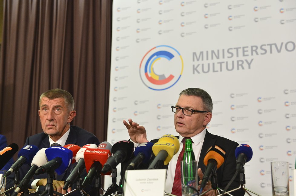 Andrej Babiš (ČSSD) coby premiér uvedl Lubomíra Zaorálka (ČSSD) do funkce ministra kultury