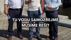 Martin Šebestyán, Andrej Babiš a Richard Brabec oznamují obnovení národní koalice proti suchu dne 13. srpna 2026.