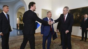 Na Pražském hradě se konala další schůzka k zahraniční politice. Účastnili se jí prezident Miloš Zeman, předseda Senátu Jaroslav Kubera (ODS), předseda Sněmovny Radek Vondráček (ANO) a předseda vlády Andrej Babiš (ANO) (22. 5. 2019).