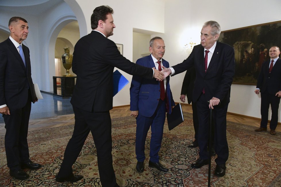 Na Pražském hradě se konala další schůzka k zahraniční politice. Účastnili se jí prezident Miloš Zeman, předseda Senátu Jaroslav Kubera (ODS), předseda Sněmovny Radek Vondráček (ANO) a předseda vlády Andrej Babiš (ANO) (22.5 2019)