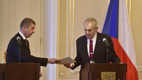 Premiér Andrej Babiš předal prezidentovi Miloši Zemanovi demisi vlády. Zeman ho následně pověřil jednáním o vládě znova