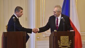 Premiér Andrej Babiš předal prezidentovi Miloši Zemanovi demisi vlády. Zeman ho následně pověřil jednáním o vládě znova.