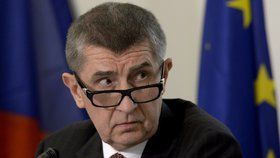 Koaliční papiňák před výbuchem: Babiš hrozí dřívějšími volbami