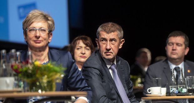 Babiš vytáhl „totální znechucení“ za Sobotky i změny ve vládě. Pojede kvůli nim za Zemanem