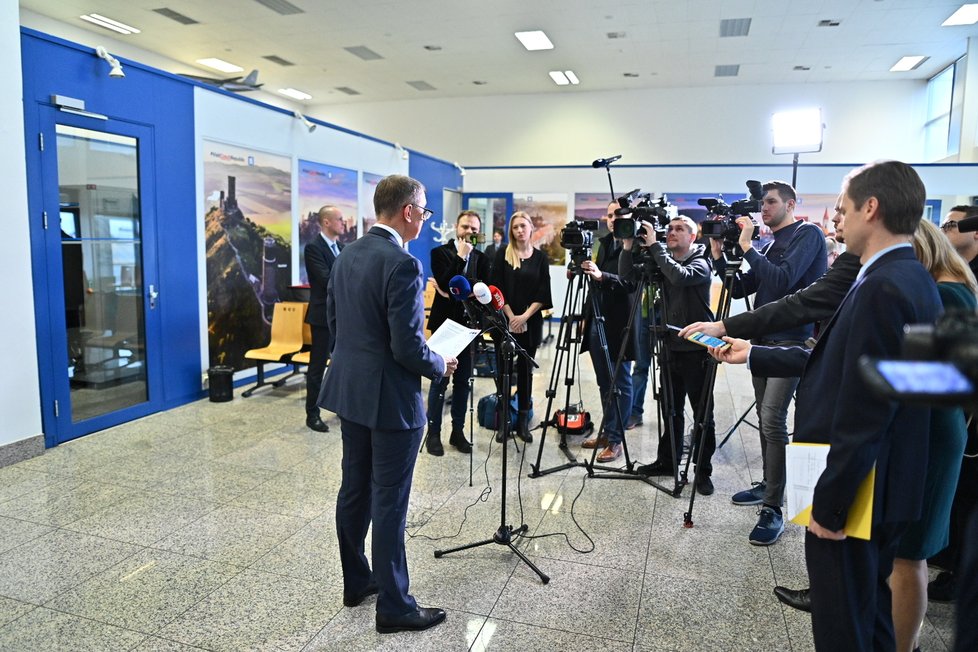 Odlet premiéra Andreje Babiše a doprovodu do Estonska. (17.2.2020)