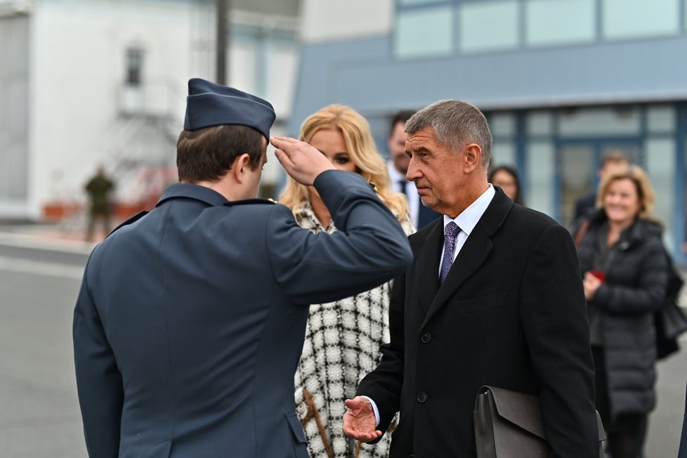 Odlet premiéra Andreje Babiše a doprovodu do Estonska. (17.2.2020)