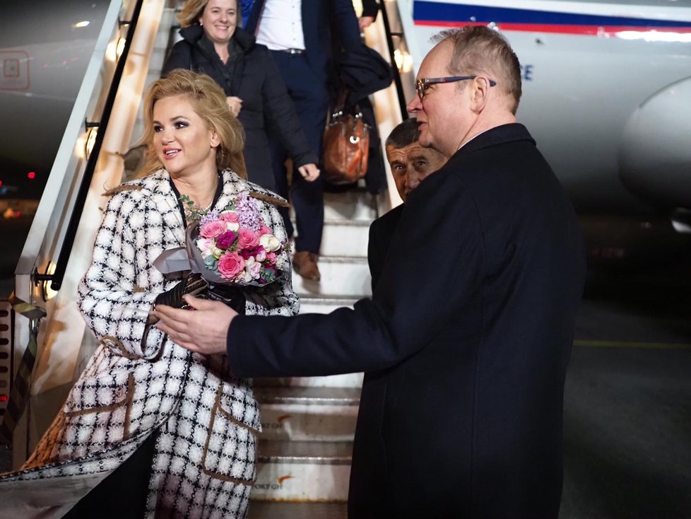 Manželka premiéra Monika Babišová po příletu do Estonska