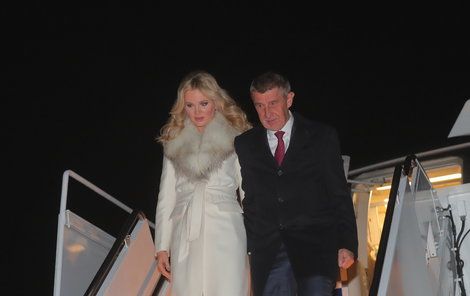 Andrej Babiš s manželkou Monikou po příletu do Washingtonu (5.3.2019)