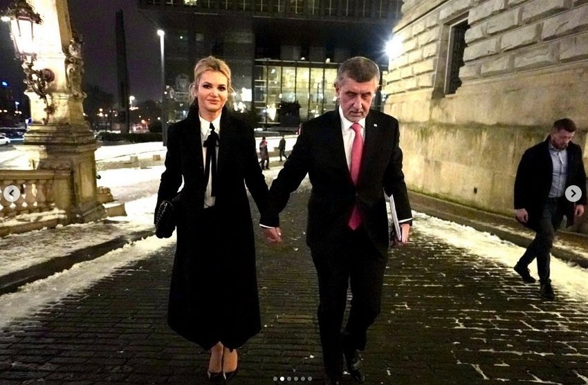 Monika Babišová doprovodila do debaty na ČT manžela Andreje Babiše (22.1.2023)