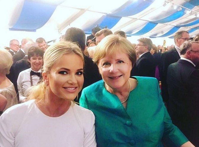Manželka českého premiéra Monika Babišová a její fotka s německou kancléřkou Angelou Merkelovou. Potkaly ve v Bavorsku na hudebních slavnostech (25.7.2018)