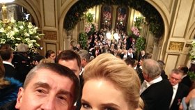 Andrej a Monika Babišovi: Selfie na vídeňském Plesu v Opeře