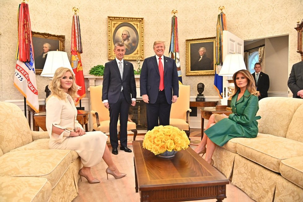 Andrej a Monika Babišovi se dočkali přijetí v Bílém domě. V Oválné pracovně poseděl i s Donaldem a Melanií Trumpovými.