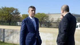 Babišovi ve Washingtonu: Andrej Babiš před Pentagonem