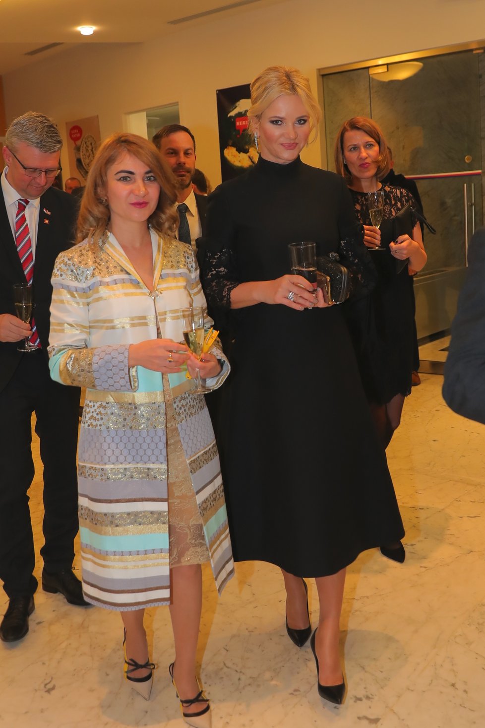 Andrej a Monika Babišovi vyrazili úspěšné přijetí v Bílém domě oslavit na českou ambasádu.