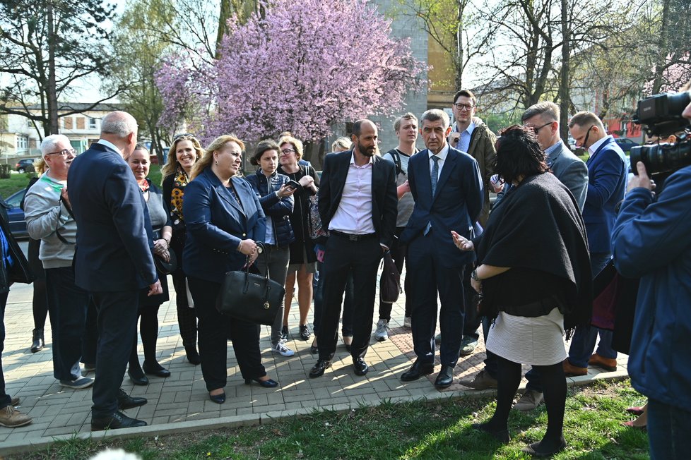 Premiér Babiš navštívil spolu s ministryní pro místní rozvoj Dostálovou Most.
