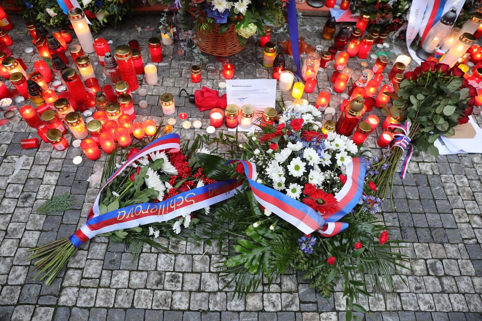 Zástupci ANO na Národní třídě: Andrej Babiš, Alena Schillerová a Karel Havlíček (17.11.2022)