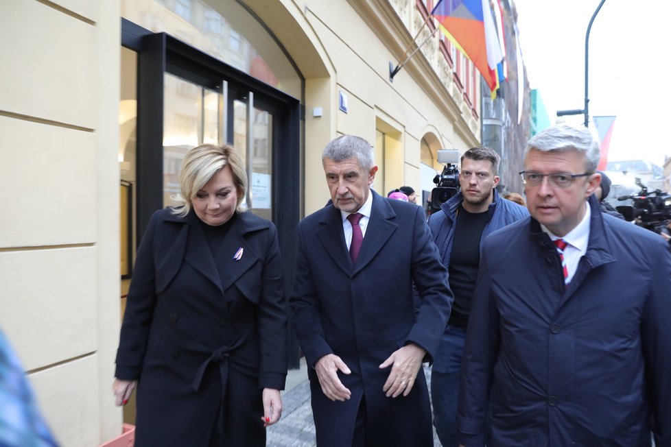 Zástupci ANO na Národní třídě: Andrej Babiš, Alena Schillerová a Karel Havlíček (17.11.2022)