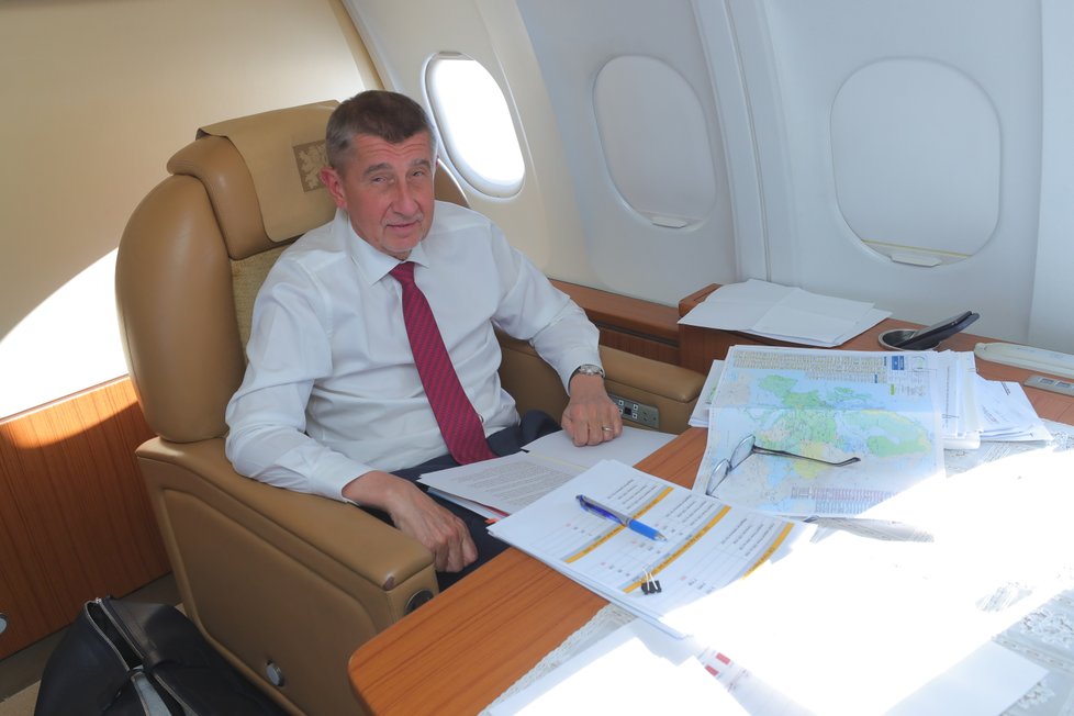 Premiér Andrej Babiš (ANO) ve vládním speciálu na cestě do USA (5. 3. 2019)