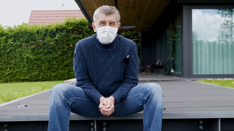 Andrej Babiš (ANO) během nedělního hlášení, kterému sám říká Čau lidi