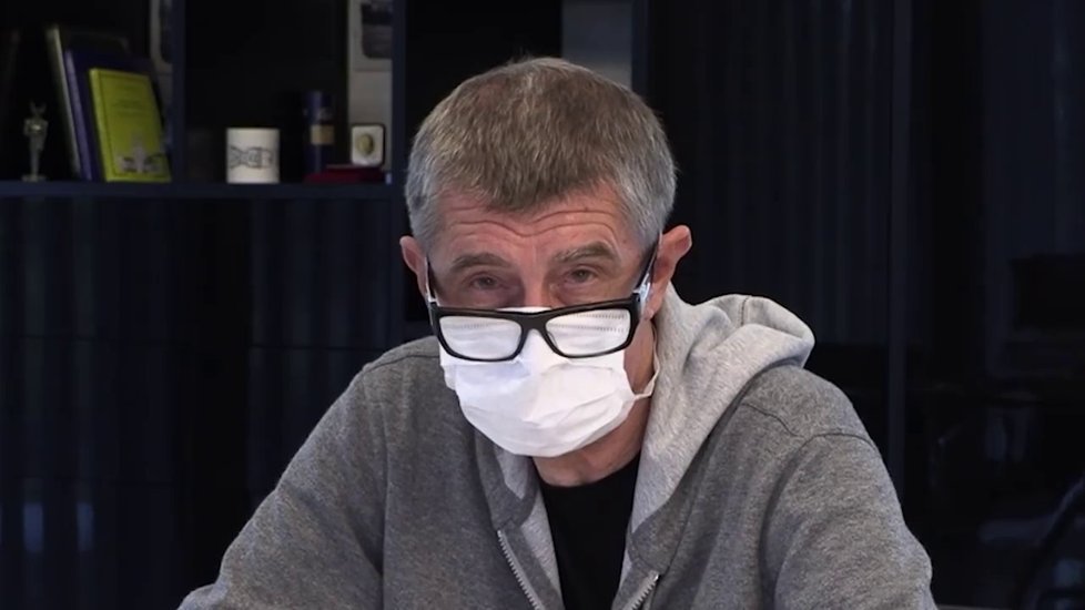 Andrej Babiš (ANO) během nedělního hlášení, kterému sám říká Čau, lidi.