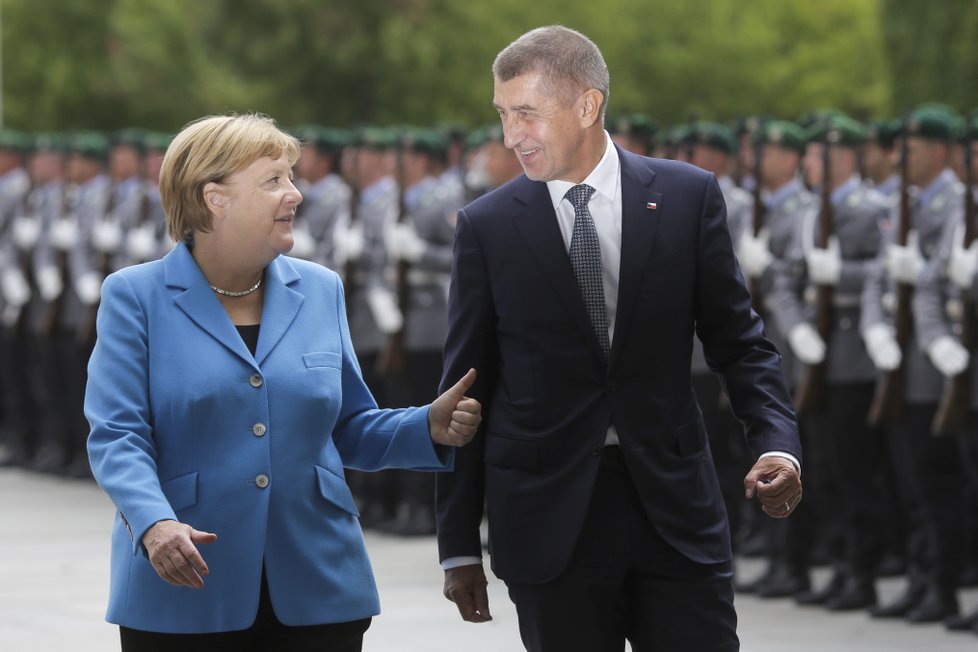 Andreje Babiše přijala kancléřka Merkelová v Berlín s vojenskými poctami (5. 9. 2018)