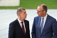 Babiš v Berlíně: V4 nefunguje kvůli napětí. Merz mu děkoval, že nezrušil muniční inciativu