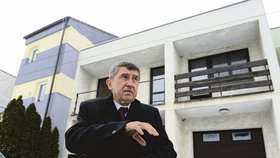 „Dnes už ten dům nevypadá tak pěkně, jaký býval,“ zhodnotil Babiš stav budovy, kterou před lety postavil.