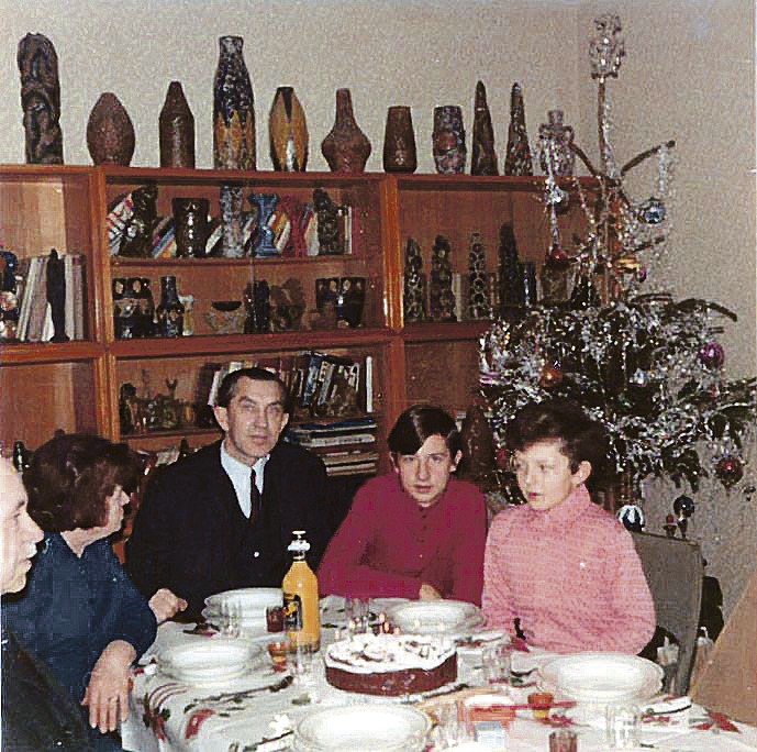 Takhle s rodiči a bratrem slavili Vánoce.