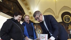 Andrej Babiš se svou knihou O čem sním, když náhodou spím