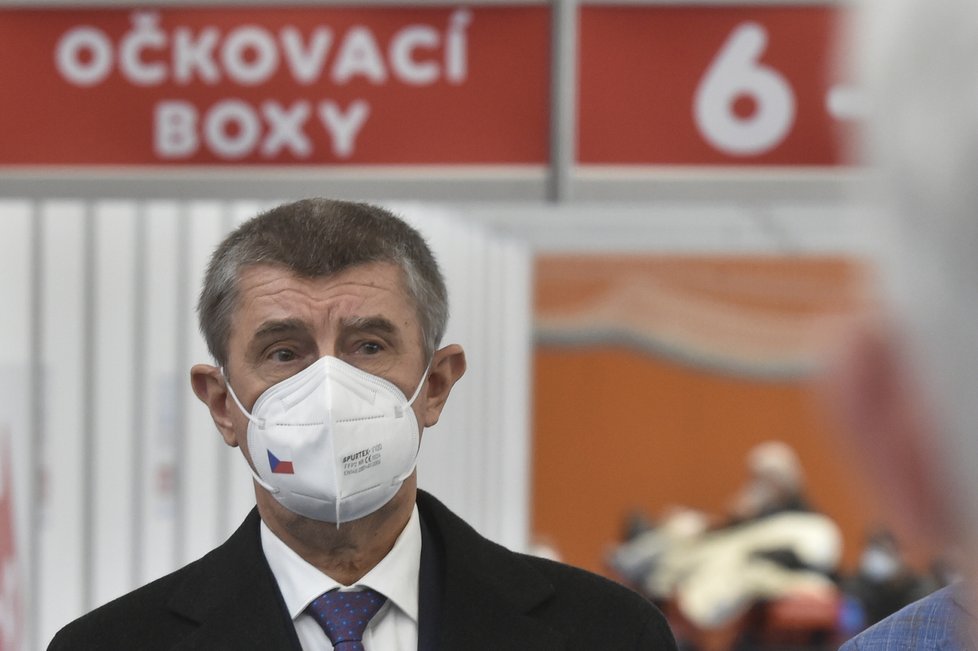 Babiš v Moravskoslezském kraji: Prohlídka očkovací haly v Havířově (16.4.2021)