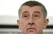 Andrej Babiš si postěžoval na zdravotní problémy. Praskla mu žilka v oku, vylétl tlak. Vyrazil na kontrolu do nemocnice