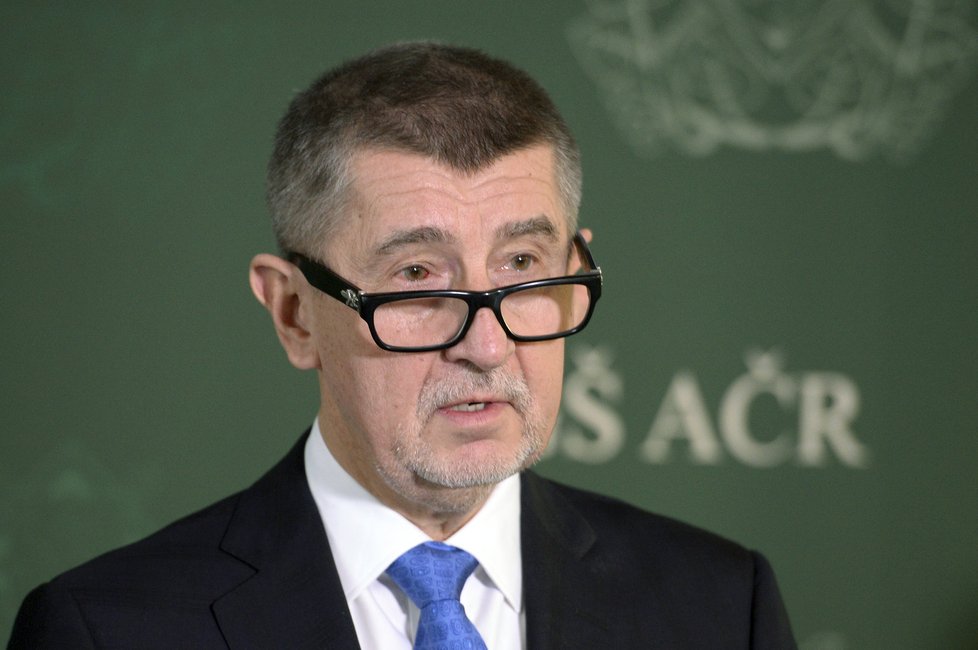 Andrej Babiš si postěžoval na zdravotní problémy. Praskla mu žilka v oku, vylétl tlak. Vyrazil na kontrolu do nemocnice.