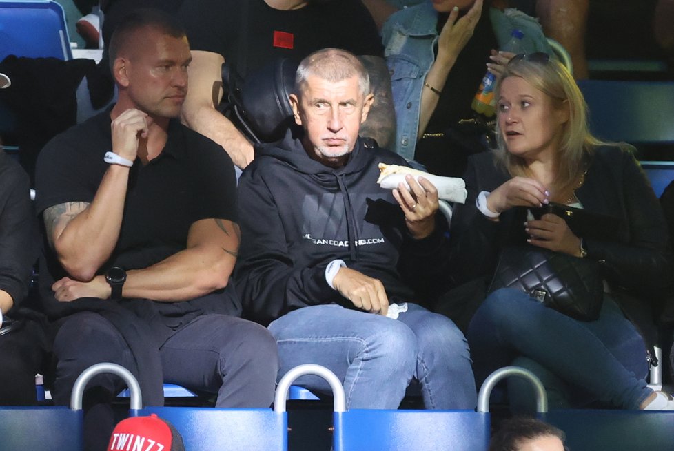 Andrej Babiš jako fanda MMA: vyrazil na Štvanici na Oktagon (červenec 2023).