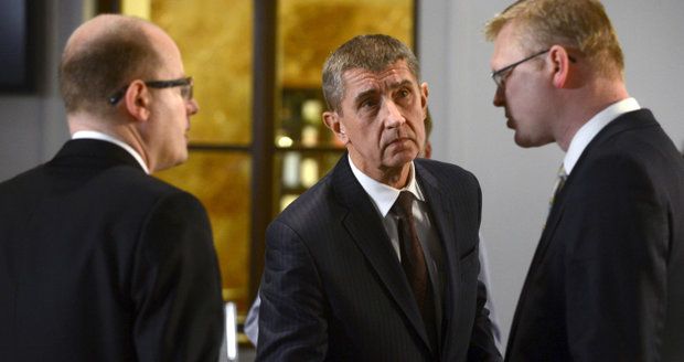 Andrej Babiš s koaličními partnery Sobotkou a Bělobrádkem