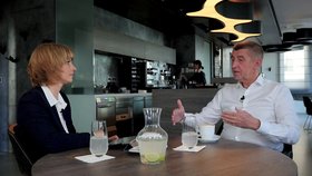 Vicepremiér Babiš v novém pořadu Babišova kavárna s moderátorkou Pavlou Charvátovou