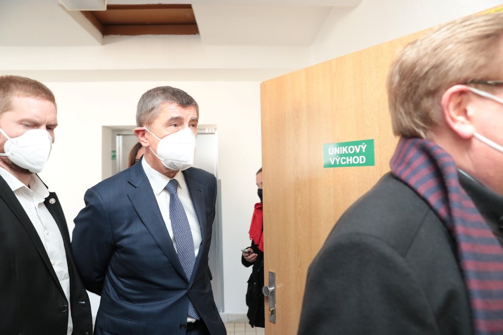 Andrej Babiš a ředitel vinohradské nemocnice Petr Arenberger (22. ledna 2021)