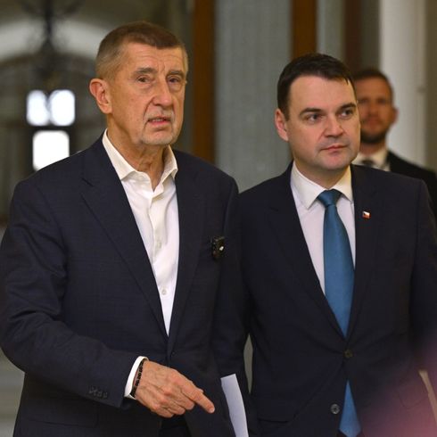 Babiš a Macinka spadli do Okamurou nastražené sudetoněmecké pasti. Škodí tím českým národním zájmům Babiš a Macinka spadli do Okamurou nastražené sudetoněmecké pasti. Škodí tím českým národním zájmům