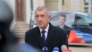 ANO, SPD a Motoristé: Domluvili koaliční smlouvu i program. A chtějí Okamuru v čele Sněmovny  ANO, SPD a Motoristé: Domluvili koaliční smlouvu i program. A chtějí Okamuru v čele Sněmovny