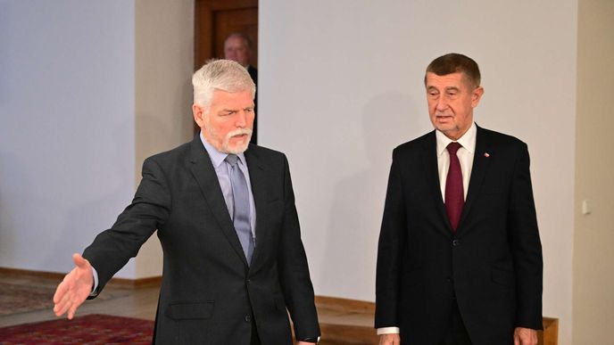 Andrej Babiš s prezidentem Pavlem žehlili kauzu kolem kontroverzních SMS ministra Macinky. Andrej Babiš s prezidentem Pavlem žehlili kauzu kolem kontroverzních SMS ministra Macinky.