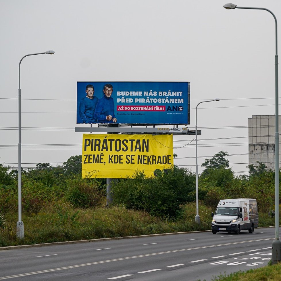 Předvolební válka billboardů.