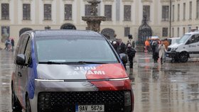 Andrej Babiš (ANO) přivezl prezidentovi Pavlovi seznam adeptů na ministry (26.11.2025)