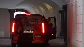 Andrej Babiš (ANO) přivezl prezidentovi Pavlovi seznam adeptů na ministry (26.11.2025)