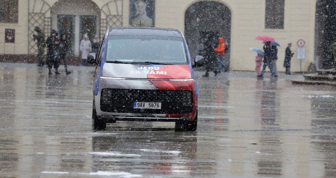 Andrej Babiš (ANO) přivezl prezidentovi Pavlovi seznam adeptů na ministry (26.11.2025)