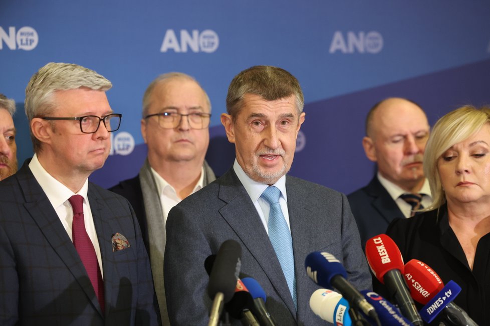 Andrej Babiš na tiskovce ANO po jednání předsednictva oznámil, že zůstává předsedou i poslancem.