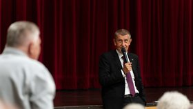 Andrej Babiš (ANO) při setkání s voliči v Karviné (květen 2026)