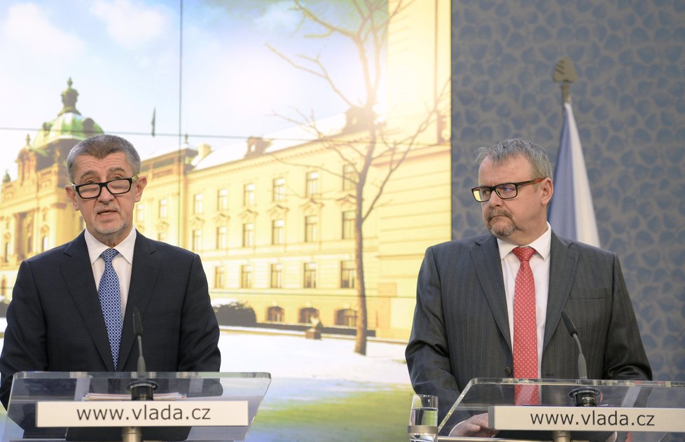 Premiér v demisi Andrej Babiš na tiskové konferenci po jednání vlády, která zasedala 14. února 2018 v Praze
